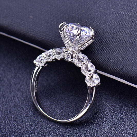 Fashion Personality Clarity Moissanite Ring - MYLUXURY LANE ENTERPRISE
