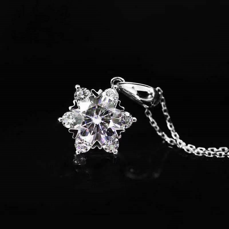 Fashion Personality Snowflake Luxury Women's Pendant - MYLUXURY LANE ENTERPRISE
