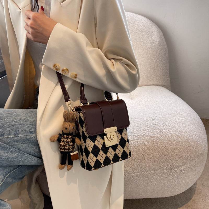 French Niche Design Bag Women's Portable - MYLUXURY LANE ENTERPRISE