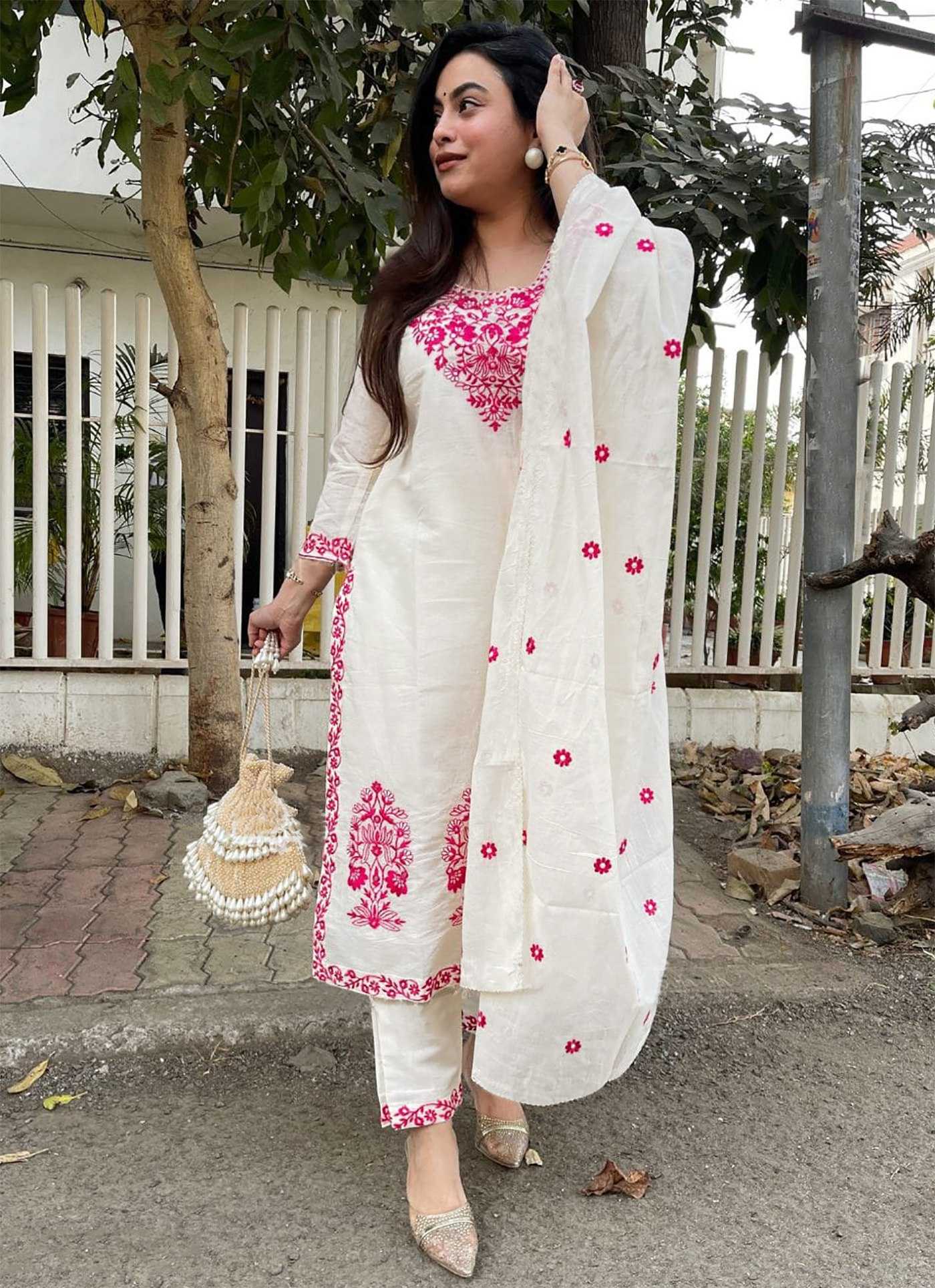 Cotton Embroidery Ladies Salwar Suit.