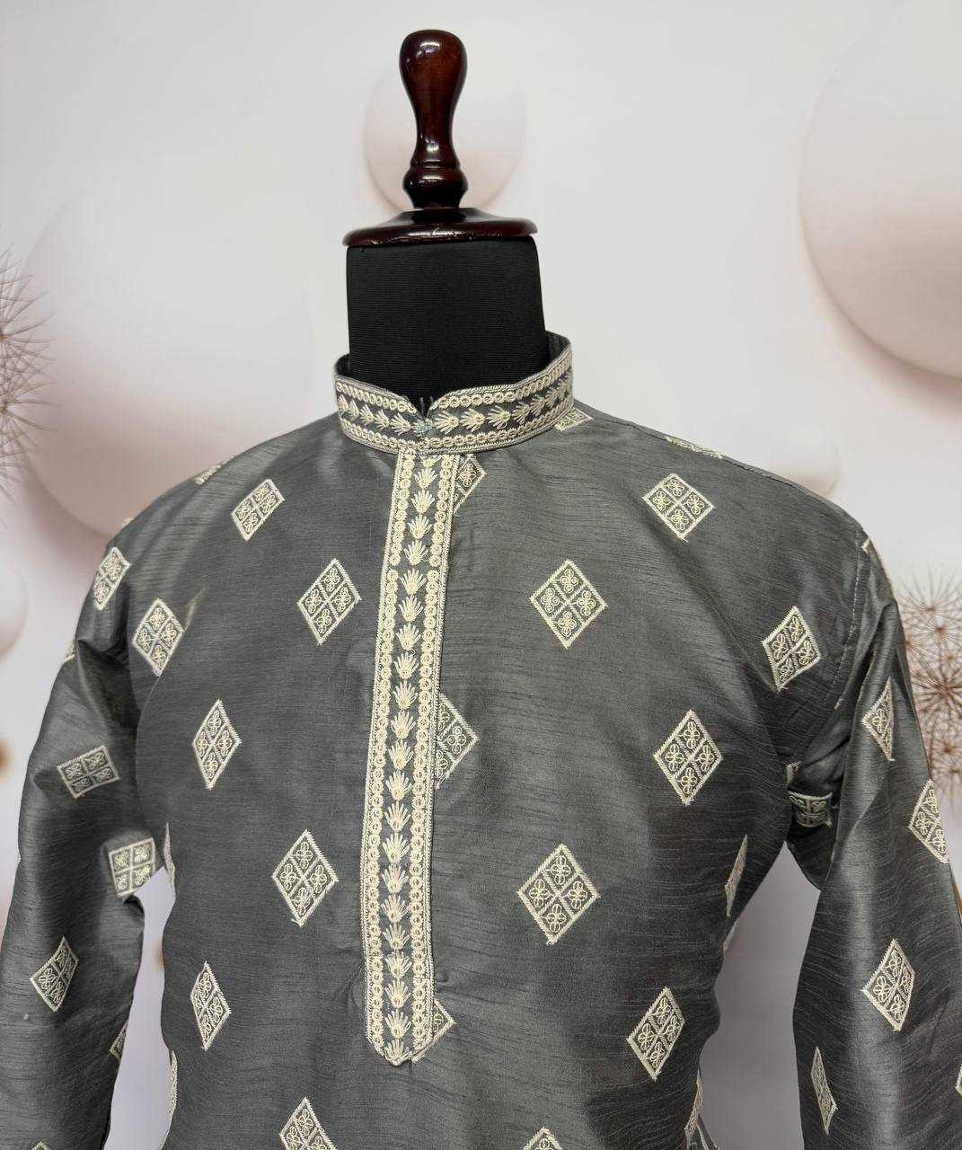 Mono Slub Mens Wear Embroidered Kurta