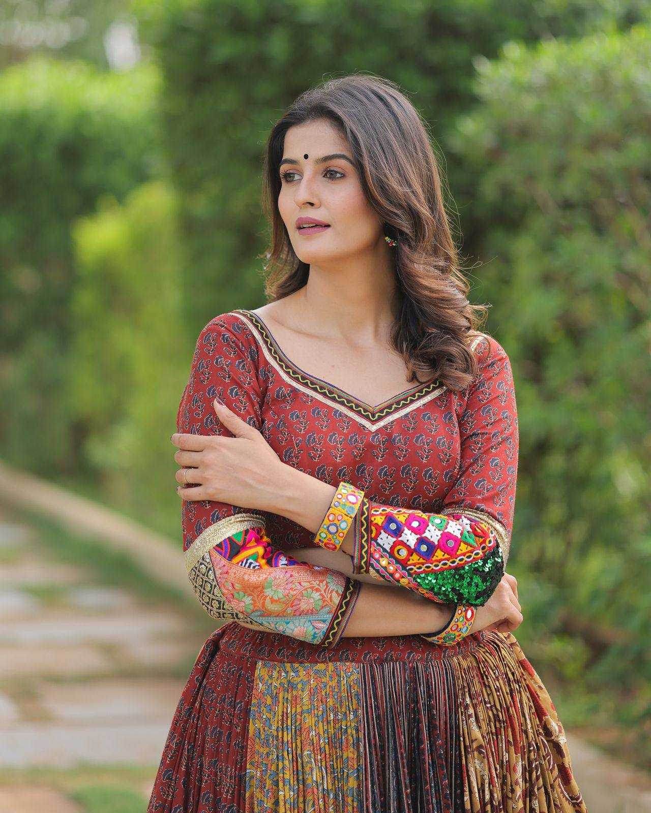 Muslin Cotton Mirror Work Navratri Chaniya Choli - MYLUXURY LANE ENTERPRISE